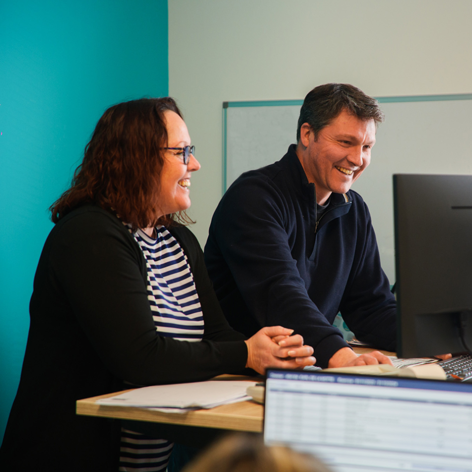 Collaborateur Cerfrance en plein travail collaboratif